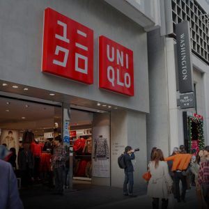 Nhật Bản bắt giam 4 người Việt vì trộm quần áo ở cửa hàng Uniqlo